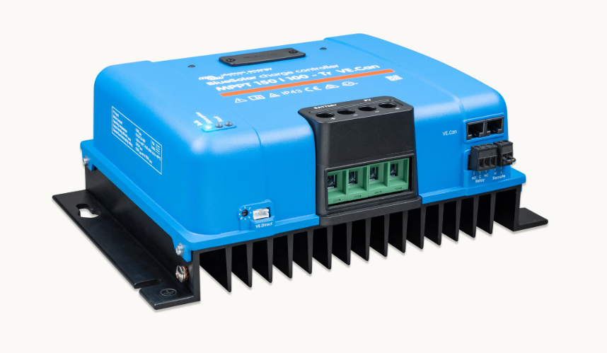 FotoSmall: Victron BlueSolar MPPT 150100-Tr VE.Can (right)